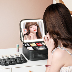 Sac cosmétique miroir pleine surface personnalisé en usine avec lumière LED, grande capacité, sac à bandoulière portable pour le rangement du maquillage - Product Image 5