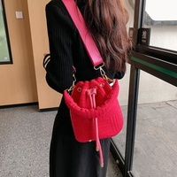 Nouvelles Tendances : Sacs Seau Classiques Colorés, Petits Sacs à Main Tendance pour Femmes, Sacs à Bandoulière en Velours pour Dames, Sacs à Main et Sacs à Main 2026