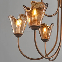 Lustre en laiton antique avec abat-jour en tissu, hauteur réglable, design contemporain, coupelles en forme de tulipe festonnées, suspension à chaîne, lampe rétro
