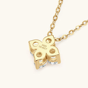 قلادة برسيم رباعي الأوراق من الفضة الإسترلينية عيار 925 عالية الجودة مرصعة بالمو سانيت VVS D مستدير 3 مم بوزن 0.10 قيراط للنساء - Product Image 6