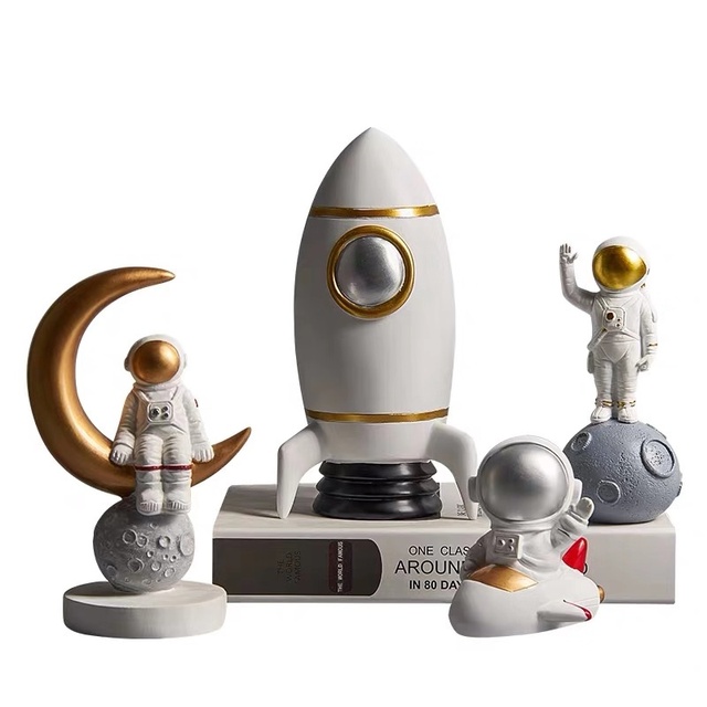 Customized OEM Resin Toy Rocket Astronaut Figurine