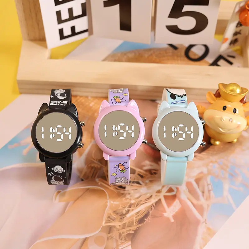 Bracciale 2024 in silicone braccialetto digitale bambini unico gatto specchio viso colori pattern personalizzato orologi a led per le ragazze