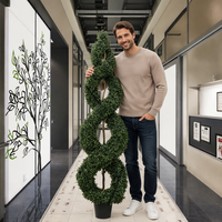 Décoré avec des plantes artificielles à double hélice