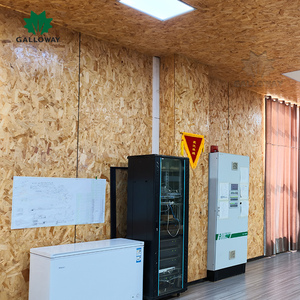 Panneau structurel <span class=keywords><strong>OSB</strong></span> 3 de 18 mm 8x4, directement de l'usine, panneau <span class=keywords><strong>OSB</strong></span> EPS en aggloméré pour toiture, revêtement de sol, <span class=keywords><strong>bardage</strong></span> et revêtement mural - Product Image 1