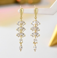 Luxuriöse, elegante Ohrringe im europäischen Stil – Geometrisches Set aus Zirkonia-Tropfenohrringen