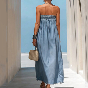 Robe longue plissée sans bretelles en jean bleu clair, design d'usine, sur mesure, en rayonne et denim, style maxi - Product Image 3