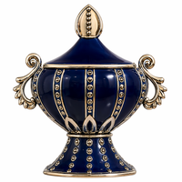 Urne en porcelaine bleu cobalt de style royal européen avec couvercle et accents en argent clouté – Pièce maîtresse de luxe pour la décoration de palais et de maison