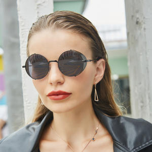 Lunettes de soleil rétro à monture ronde pour hommes, monture noire, verres PC, protection UV400, style tendance pour la conduite et les voyages - Product Image 1