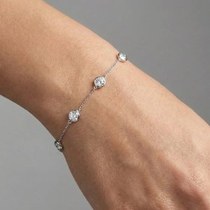 Bracelet chaîne de luxe pour femme avec diamants sertis, en argent sterling 925 plaqué or, bijoux de mode hip-hop personnalisés - Product Image 4
