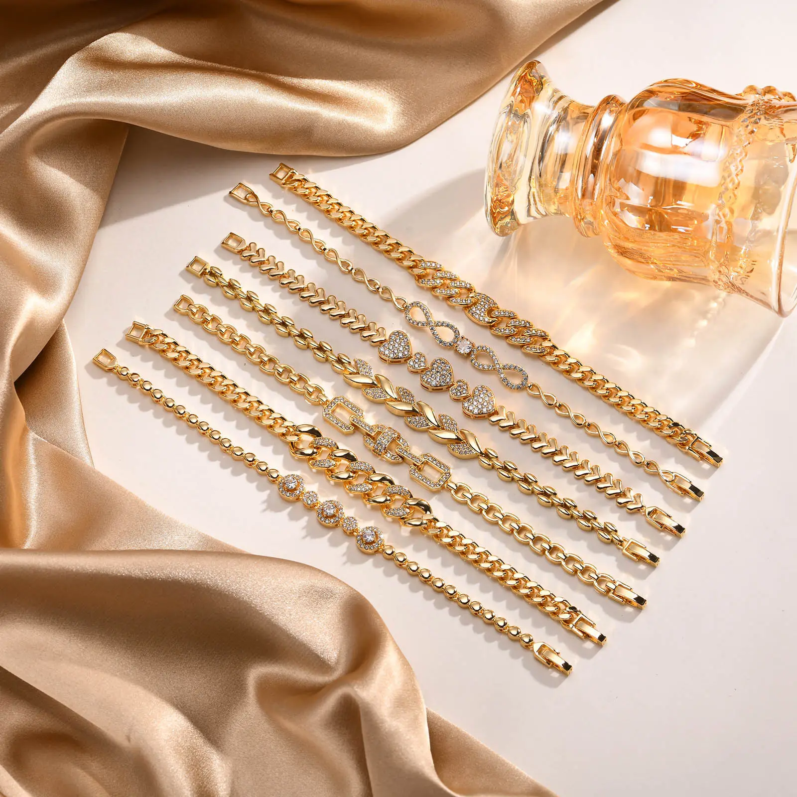 Pulseras de corazón chapadas en oro y cobre de lujo, pulseras de hoja infinita de Zirconia cúbica AAA, joyería para mujer 2024