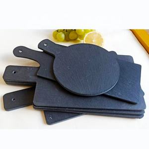 Assiette de service <span class=keywords><strong>en</strong></span> <span class=keywords><strong>ardoise</strong></span> noire, assiettes <span class=keywords><strong>en</strong></span> pierre, dîner, planche <span class=keywords><strong>en</strong></span> <span class=keywords><strong>ardoise</strong></span> noire <span class=keywords><strong>avec</strong></span> poignées pour le dîner, plateaux à pizza - Product Image 1
