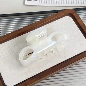 กิ๊บติดผมอะซิเตททรงกลวงรูปเลข 8 - กิ๊บติดผมลายกระลายเต่าสไตล์วินเทจประดับมุกสำหรับทรงผมครึ่ง<span class=keywords><strong>หัว</strong></span> - Product Image 2