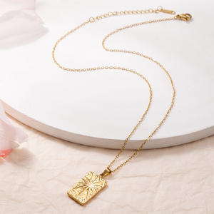 Collana personalizzata in acciaio inossidabile placcatura in oro Non appannato alla moda catena a maglie zircone principale numero croce fiore - Product Image 4