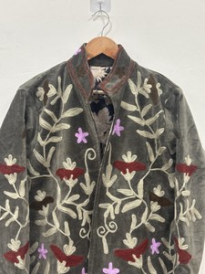 Chaqueta de Terciopelo con Bordado Suzani Indio, Abrigo Boho Suzani, Prenda Exterior Étnica de Lujo, Chaqueta Unisex de Primavera para un Estilo Boho Vintage - Product Image 5