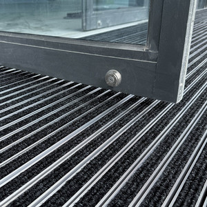 <span class=keywords><strong>Paillasson</strong></span> moderne minimaliste en alliage d'aluminium antidérapant et écologique pour l'entrée d'hôtel ou de villa - Product Image 3