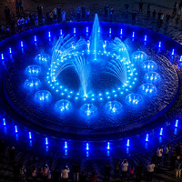 Fontaine musicale rotative extérieure 2D à buse oscillante en acier inoxydable 304, contrôlée par DMX/musique, pour parcs, lacs et aménagements aquatiques.