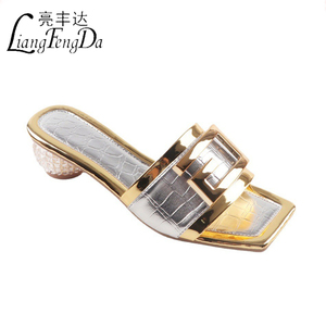 Nhà Thiết kế dép nhà máy bán buôn long lanh Dép sang trọng mùa hè Chunky cao gót bãi biển Phụ nữ dép giày trong vật liệu tốt nhất - Product Image 5