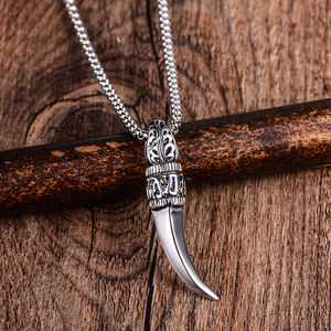 Collier avec pendentif dent de <span class=keywords><strong>loup</strong></span> en acier inoxydable personnalisé pour hommes, accessoire tendance personnalisé pour fiançailles - Product Image 5