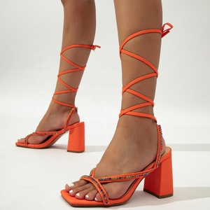 Sandalias de tacón bajo con cordones y punta cuadrada para mujer, con diamantes de colores, cómodas para verano, para exteriores, con luces, tacón de 8 cm - Product Image 1