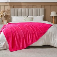 Couverture en polaire de flanelle soyeuse rose vif toutes saisons de qualité supérieure Style coréen Jeté doux matelassé pour un usage domestique avec motif rayé