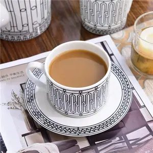 Western Luxury Ceramic Cup and Saucer Set Travel Mug Modern Design Afternoon Tea Turkish Coffee Cup Set