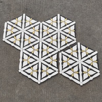 Mosaïque de luxe en marbre découpé au jet d'eau, design hexagonal rétro, en métal doré, pour décoration murale et sol, idéale pour hôtels et maisons.