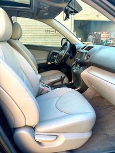 SUV Usada Bien Equipada: <span class=keywords><strong>Toyota</strong></span> <span class=keywords><strong>RAV4</strong></span> Luxury Navi <span class=keywords><strong>2009</strong></span>, Motor 2.4L, Navegación y Confort de Fábrica, <span class=keywords><strong>4x4</strong></span> Confiable - Product Image 6