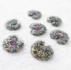 Perline in resina nere a forma di margherita da 20 mm con paillettes, da incollare su forcine e perline piatte da incollare su orecchini come decorazione - Articolo molto venduto - Product Image 4