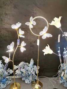 Lampes LED circulaires en acrylique en forme de papillons pour allées de mariage, lampes de sol pour événements et scènes de fête - Product Image 4
