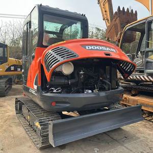 Excavatrice sur pneus d'occasion de 6 tonnes, excellentes performances, modèle 2024 Doosan DX60-9C avec pompes Kawasaki et moteur, boîte de vitesses et moteur PLC - Product Image 3