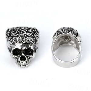 Anillo de Calavera con Rosa Gótica Punk de Acero Inoxidable 316 para Hombre, Diseño Romántico Oscuro y Atrevido con Textura en Relieve en Tono Plateado Pulido - Product Image 2