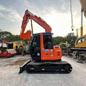 Excavadora de cadenas de alta eficiencia de 7.5 toneladas ZX75US con giro de cola ultracorto para proyectos urbanos y de carreteras - Product Image 1