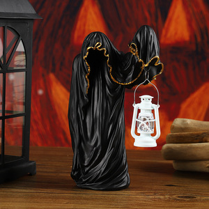 Adorno de Resina de Monje Cobarde con Linterna de Mystic Arts, Decoración Negra de Halloween, Luz Decorativa de Escritorio - Product Image 4