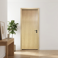 Porte intérieure en bois minimaliste moderne avec poignée à levier noir en grain de chêne clair, isolation acoustique, pour salle de bain et maison
