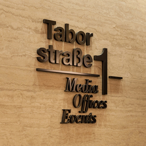 Carrey ป้ายโรงแรมแบบกำหนดทิศทางได้เองภายในโรงแรมป้ายรางป้ายป้ายป้ายป้ายแสดงบนพื้นกราฟิกโครงการป้ายตั้งพื้น - Product Image 2