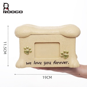 4,5 pulgadas Pet ROOGO Decor Doghouse Pet Cremation Urns Venta al por mayor Paw Prints Resina Barato y mejor marco <span class=keywords><strong>de</strong></span> ventana para mascotas Fábrica al por mayor - Product Image 2