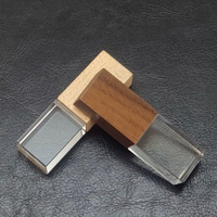 USB Flash Drive Kayu Kristal Logo Laser 3D Mewah Baru dengan Lampu LED, Daya Tahan Data 10+ Tahun, Edisi Pernikahan