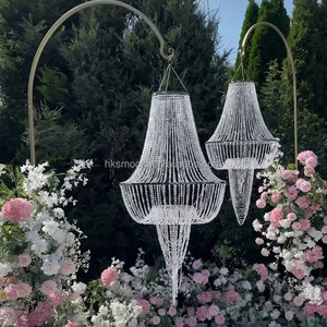 Lampe de table LED pour décoration d'événements extérieurs, idéale pour les mariages, à fixer sur un support de lustre - Product Image 1