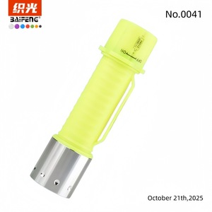 Luz de buceo impermeable recargable de 14,5 cm, haz de luz fuerte de plástico y metal para uso subacuático - Product Image 3
