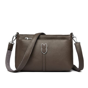 Sac messager de luxe pour femme, doublure en polyester durable, fermeture éclair, détails rivetés. Sac à main portable en PU de haute qualité pour femmes. - Product Image 2