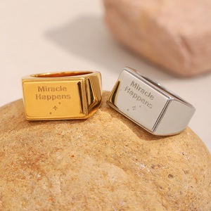 Anillo de Acero Inoxidable Dorado y Plateado con Diseño de Estrella y Frase Motivacional 'Milagros Ocurren' para un Estilo Inspirador Diario - Product Image 1