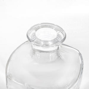 Whiskey-Karaffe 26 oz Gedrehte Karaffe mit Glasstopfen für Likör, Wein, Bourbon, Wodka, Brandy oder Mundwasserflasche - Product Image 3