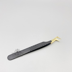 Pince à épiler professionnelle à pointe dorée de couleur noire Logo personnalisé en acier inoxydable pince à épiler Volume russe pour l'extension de cils - Product Image 1