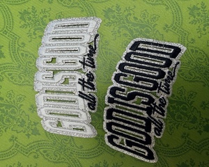 Patchs brodés de lettres haute densité à points de précision, avec bordure argentée scintillante, pour sweats à capuche et sacs - Product Image 3