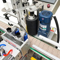 Ligne de production entièrement automatique de remplissage, de bouchage et d'étiquetage de sérum pour le visage en bouteille plastique, système de remplissage à piston