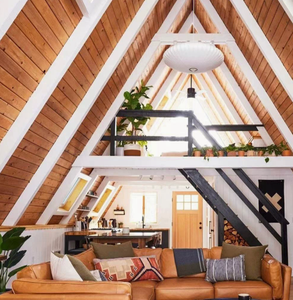 Cabane préfabriquée moderne en bois en forme de A, mobile, avec grand balcon, maisonnette compacte pour <span class=keywords><strong>le</strong></span> glamping en nature et les locations de vacances - Product Image 3