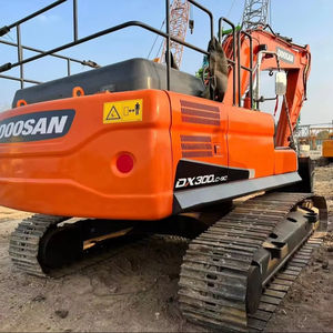 Excavatrice sur chenilles d'occasion Doosan DX300LC-9C, modèle 2022, moteur Isuzu, poids opérationnel de 30 tonnes, certifiée CE/EPA, pour travaux de terrassement - Product Image 1