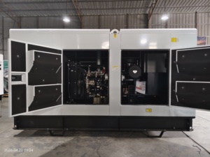 Générateur diesel super silencieux Guangzhou Electricity Equipment Perkins série 1106a, 200 kVA 160 kW, pour mode de fonctionnement en veille, idéal pour appartement - Product Image 5
