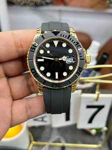 Reloj de Lujo Estilo V3 de ARF Factory en Oro |   Reloj de Diseño para Hombre con Correa de Goma - Product Image 3