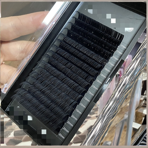 Bandeja de Extensiones de Pestañas de Seda de Cachemira Individuales, Color Negro Mate, Volumen, Marca Privada, Hechas a Mano en Vietnam, Curvatura CC, Naturales y Largas - Product Image 2